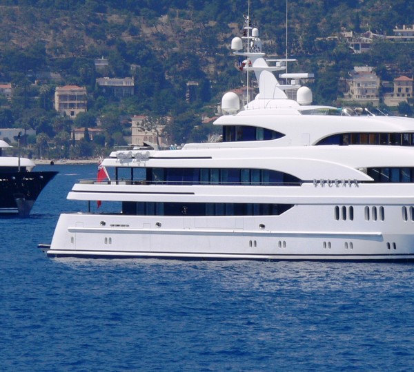 200 ft superyacht